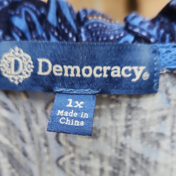 Democracy Blue Leaf-Print Ruffled V-Neck Top - Picture 2 of 7